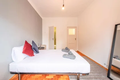 Habitación privada en Alameda das Linhas de Torres, imagen 1 de 10