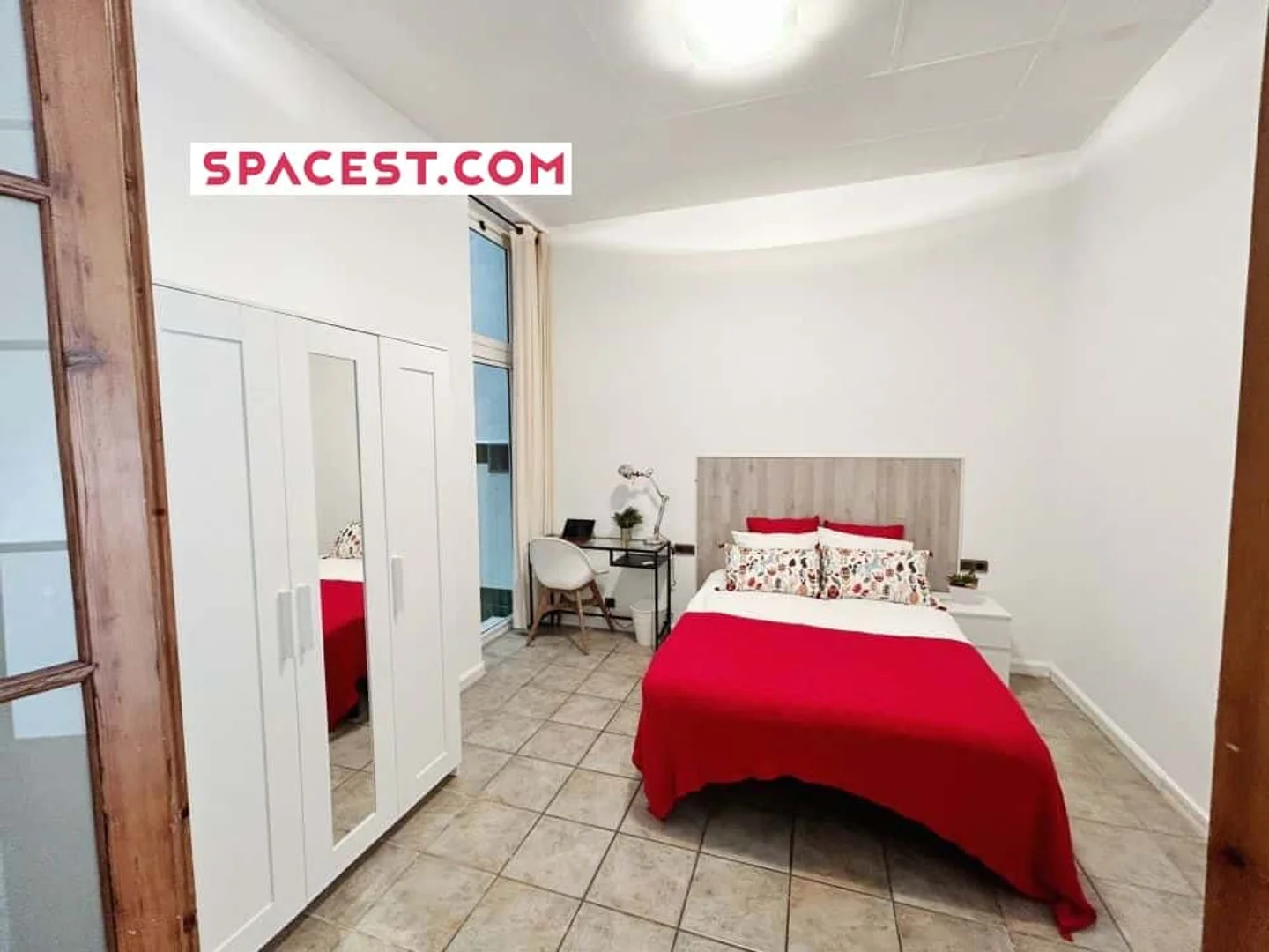 Student-friendly room in  with modern amenities