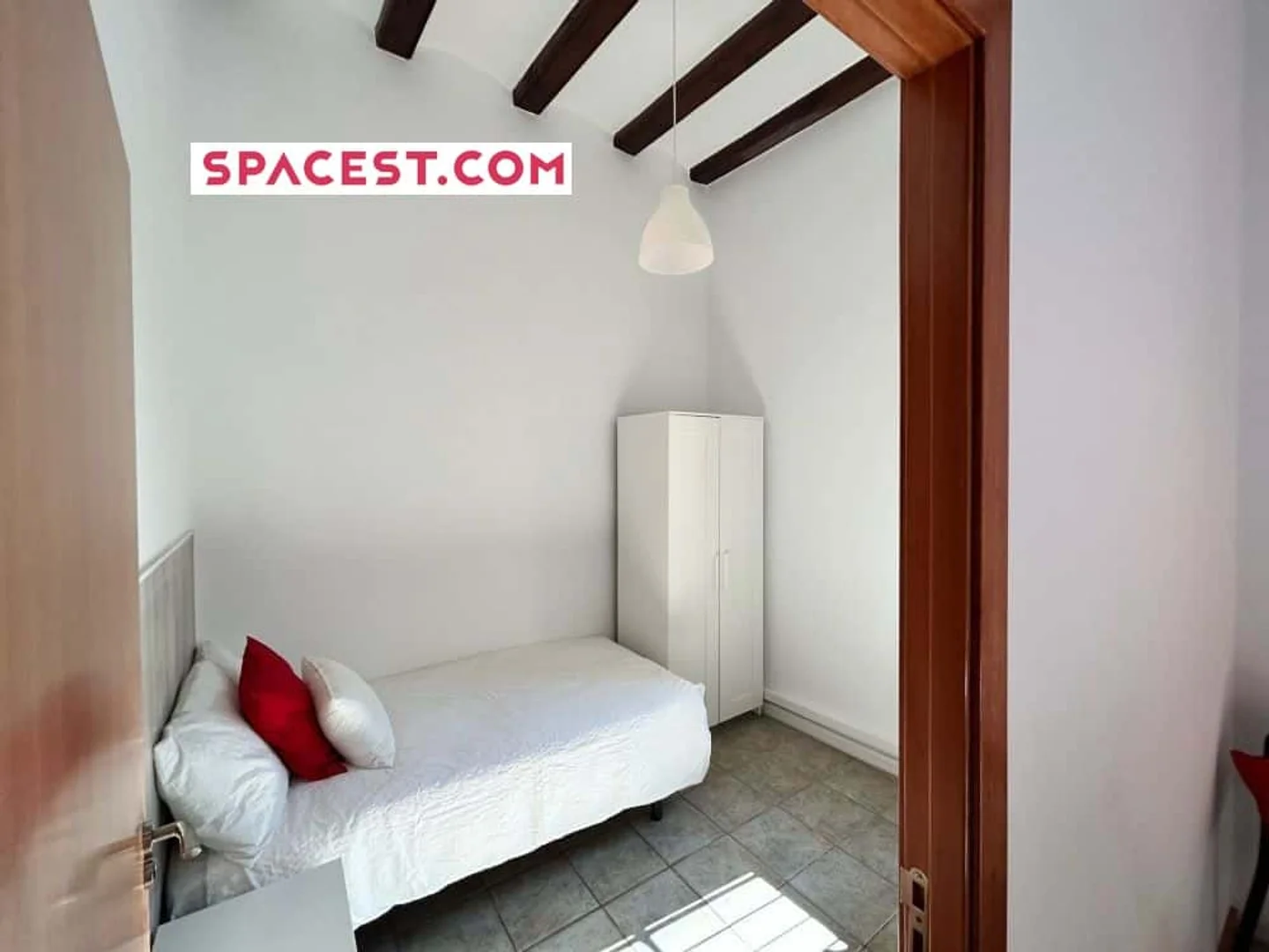 Cozy room for students available in 