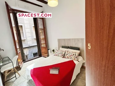 Private room at Carrer d'Avinyó, 24, 08002 Barcelona, Spain, image 1 of 21
