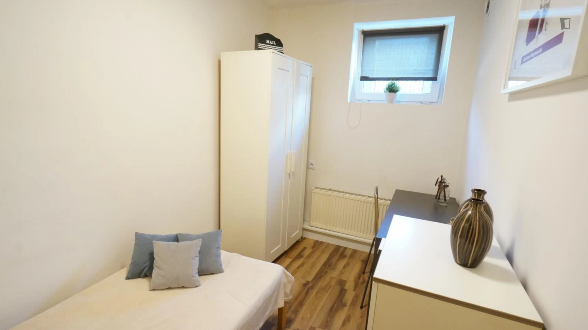 Cozy room for students available in