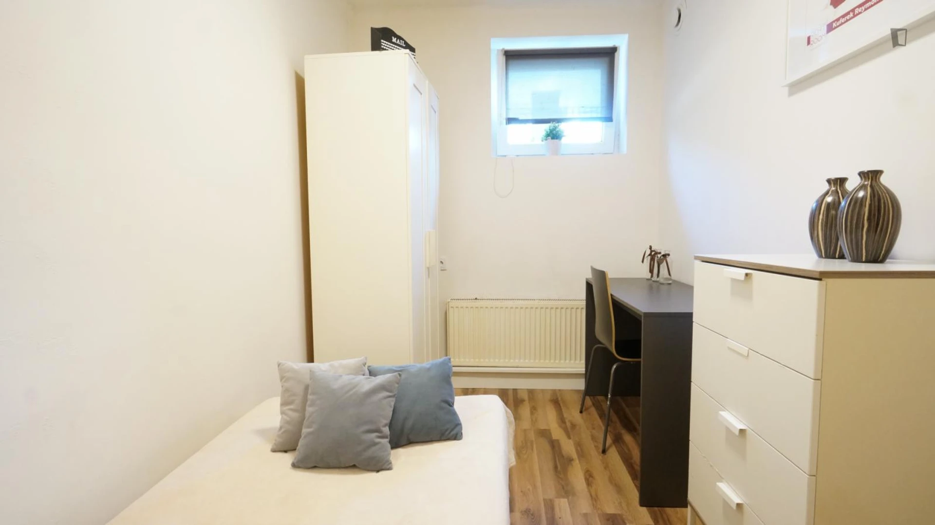 Cozy room for students available in