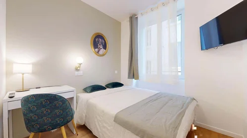 Özel oda konumu 39 Cr Albert Thomas, 69003 Lyon, France, 1 15 görüntüsü