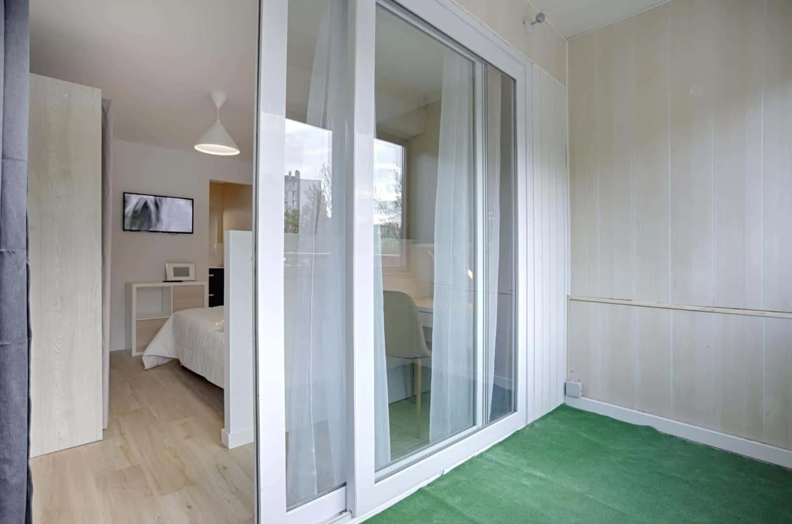 Chambre confortable pour étudiants disponible dans 