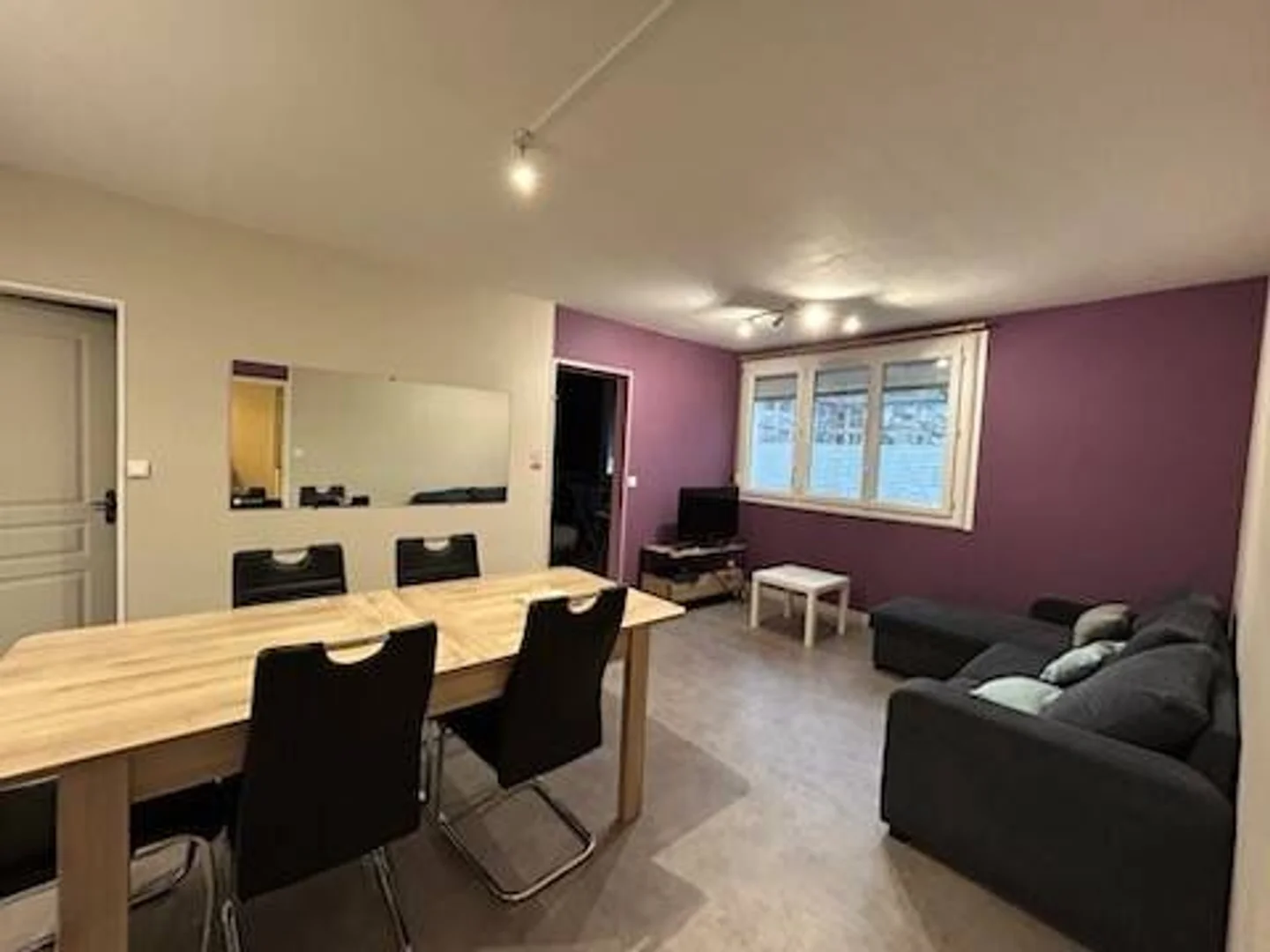 Chambre d'étudiant fonctionnelle parfaite pour étudier dans 