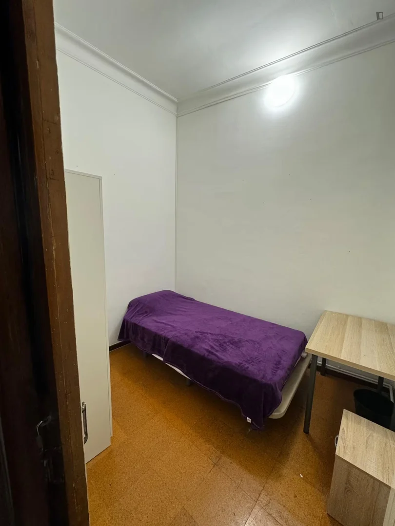 Economical student room with convenient location in 