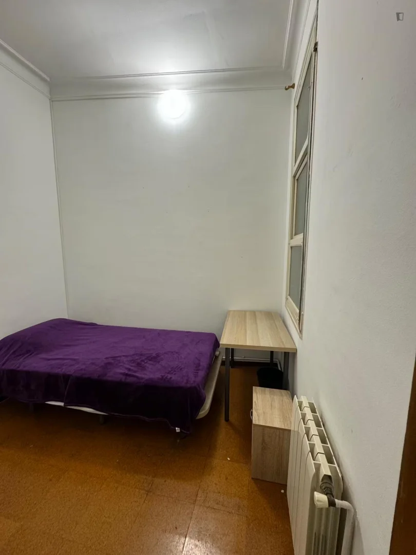 Comfortable and spacious student room in 
