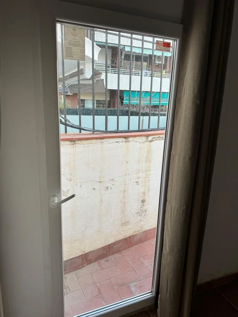 Comfortable and spacious student room in 