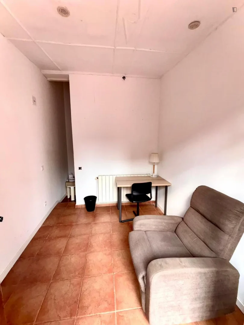 Comfortable and spacious student room in 