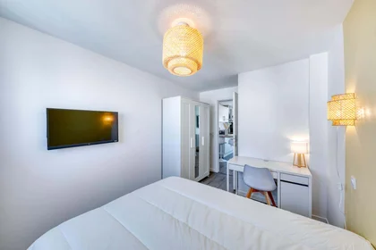 Quarto privado em 3 Bd Maréchal Foch, 06600 Antibes, France, imagem 3 de 11