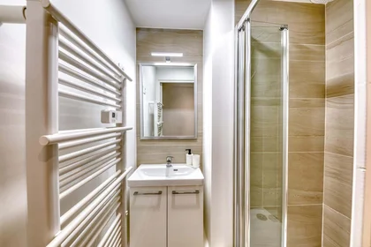 Quarto privado em 3 Bd Maréchal Foch, 06600 Antibes, France, imagem 4 de 11