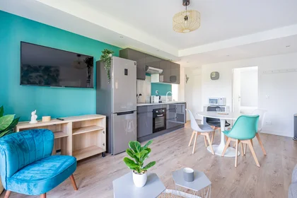 Habitación privada en 422 Avenue Jean Paul Coste, imagen 3 de 11