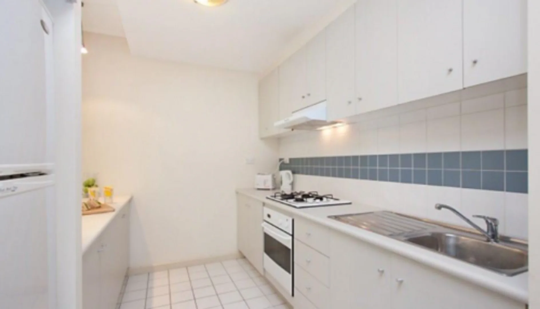 Habitación estudiantil amplia y cómoda en 