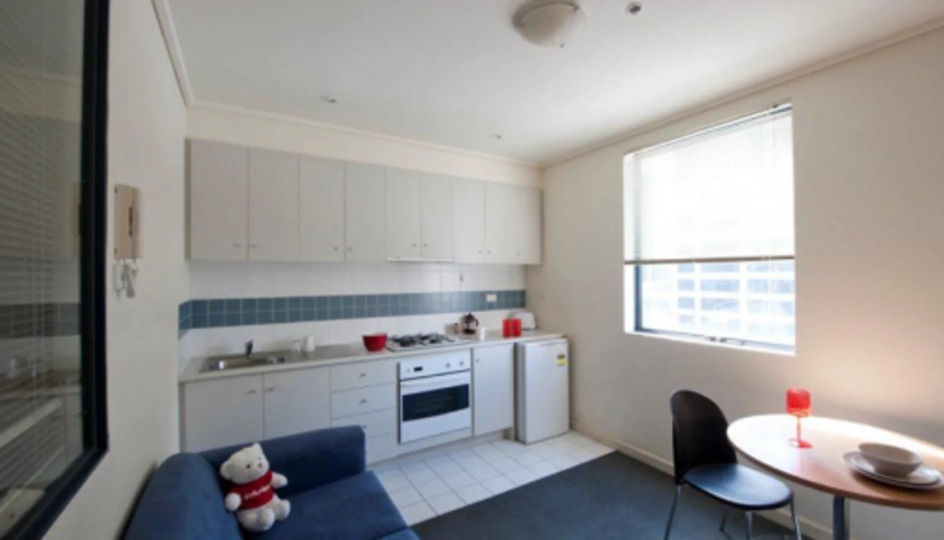 Habitación estudiantil amplia y cómoda en 