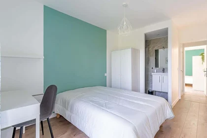 Habitación privada en 422 Av. Jean-Paul Coste, 13100 Aix-en-Provence, France, imagen 2 de 11