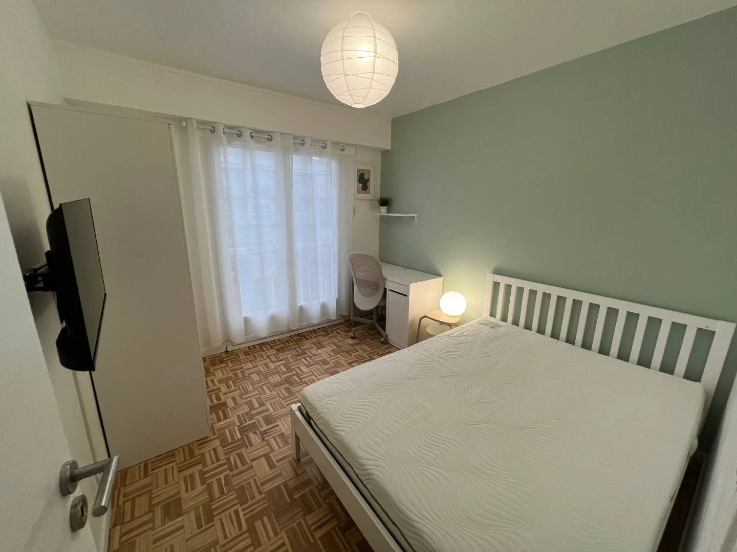 Habitación estudiantil amplia y cómoda en 