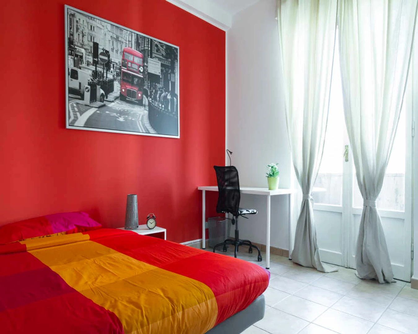 'de öğrenci dairesinde, tamamen mobilyalı kiralık oda