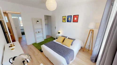 Habitación privada en Rue du Chèvrefeuille, imagen 4 de 11