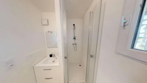 Habitación privada en Rue du Chèvrefeuille, imagen 9 de 11