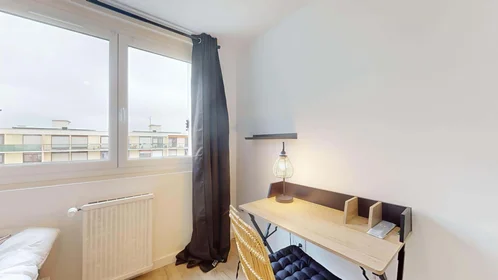 Chambre privée à 51 Rue de l'Oradou, 63000 Clermont-Ferrand, France, image 6 de 17