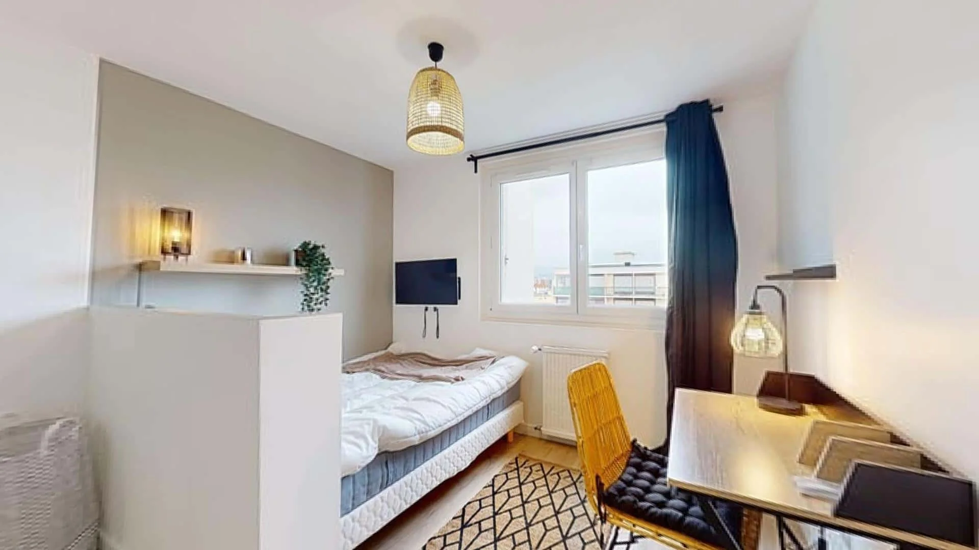 Chambre d'étudiant à  avec espace d'étude et installations communes