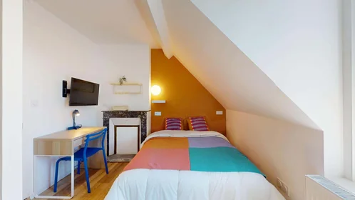 Private room at 11 Bd Lafayette, 63000 Clermont-Ferrand, France, image 1 of 19
