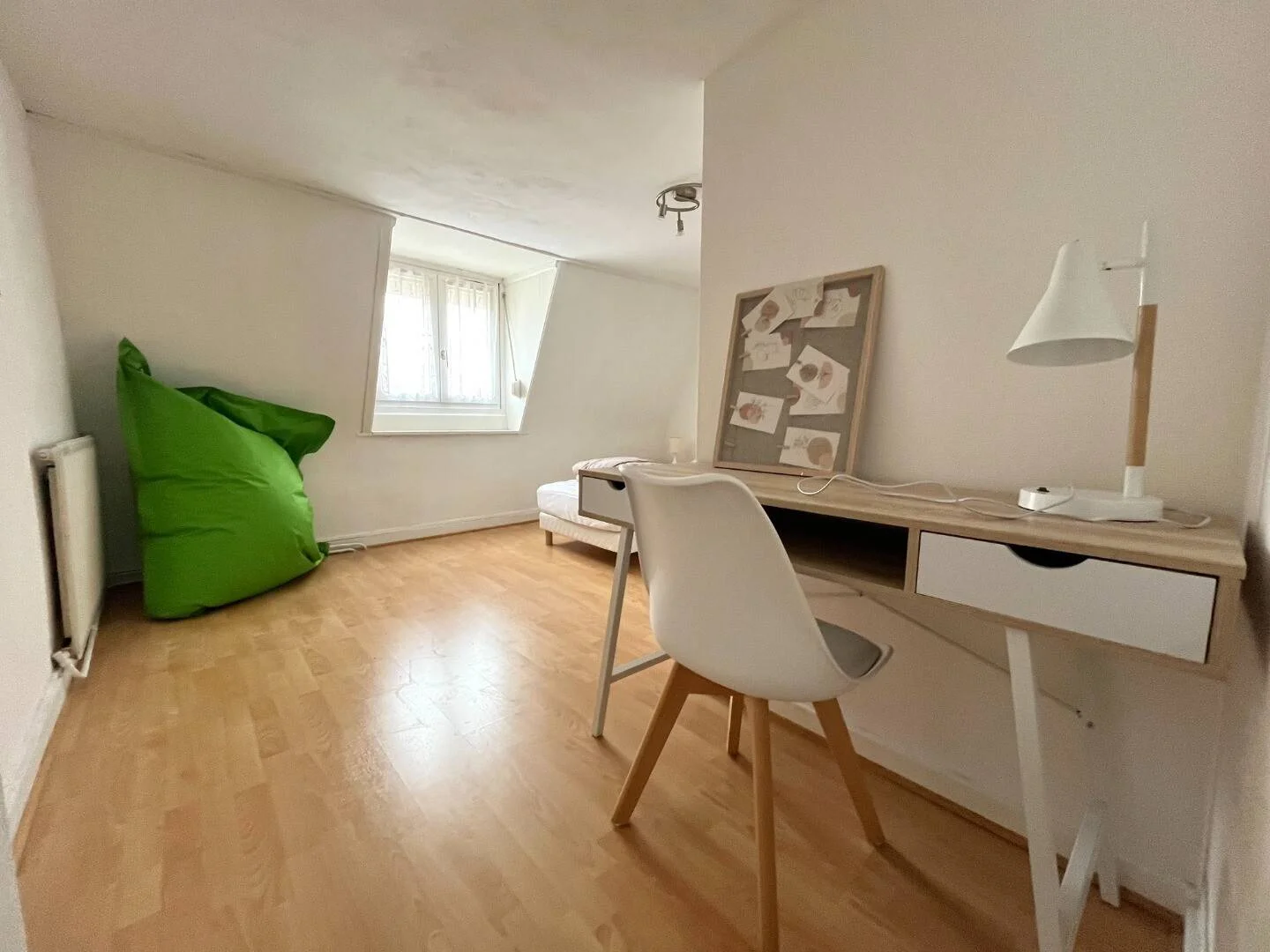 Habitación para estudiantes en  con área de estudio y facilidades compartidas