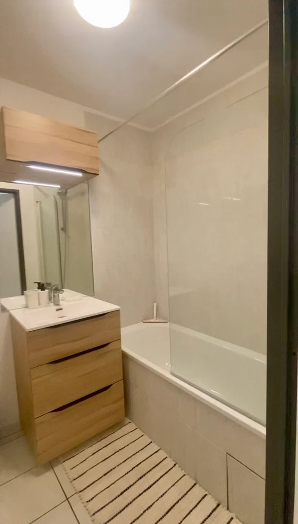 Room for rent in student apartment in , fully furnished