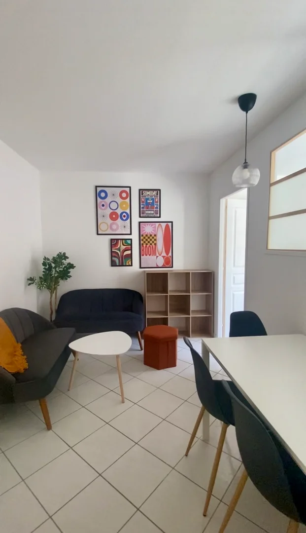 Functional student room perfect for studying in 