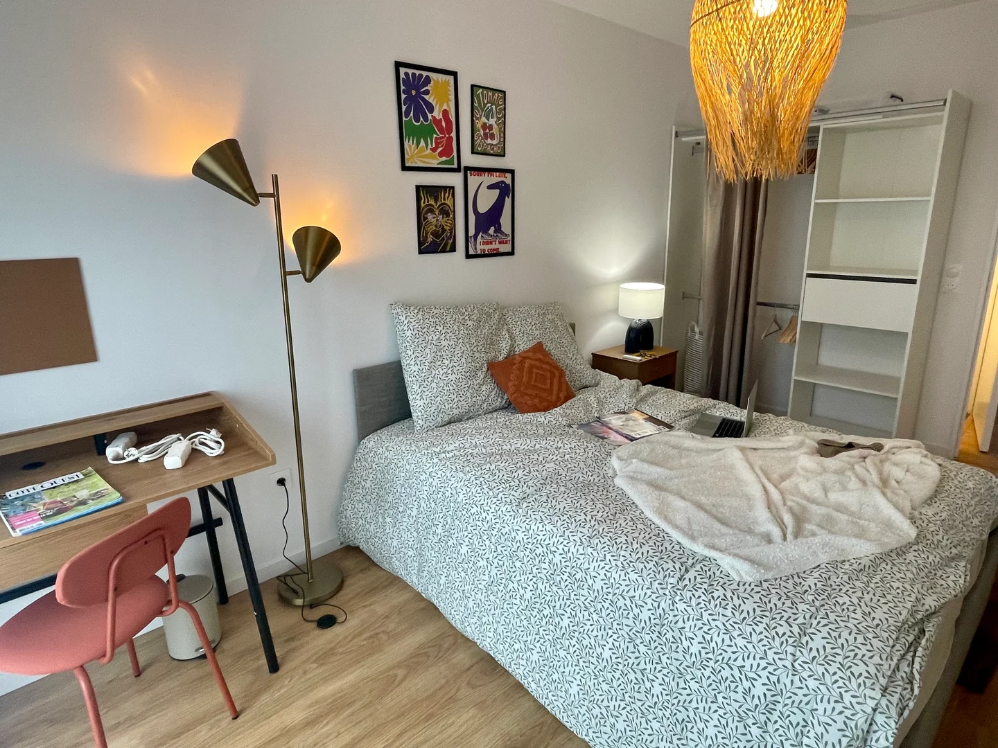 Zimmer in Studentenwohnung in zu vermieten, voll möbliert