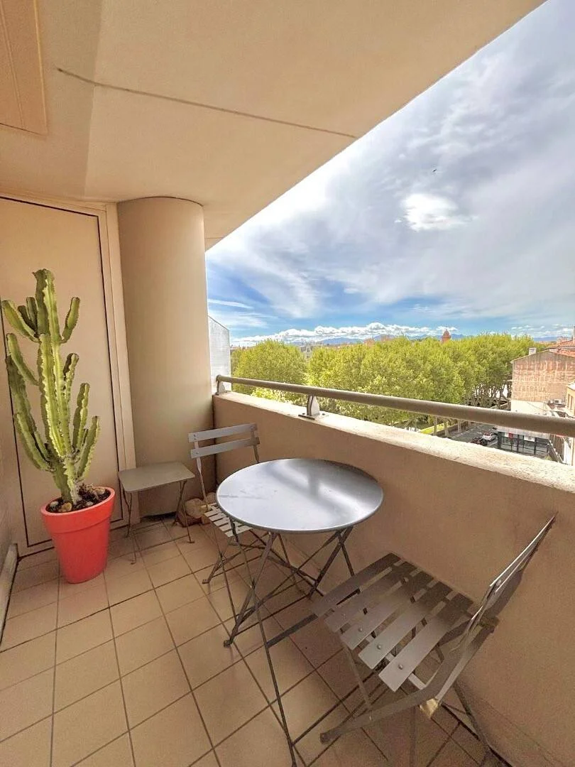 Student-friendly room in  with modern amenities