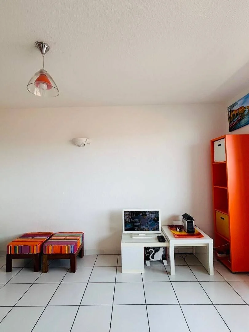 Student-friendly room in  with modern amenities