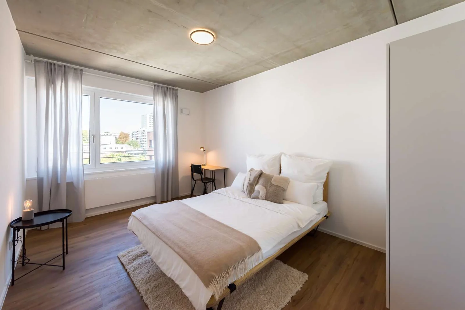Budget-friendly student room close to campus in 