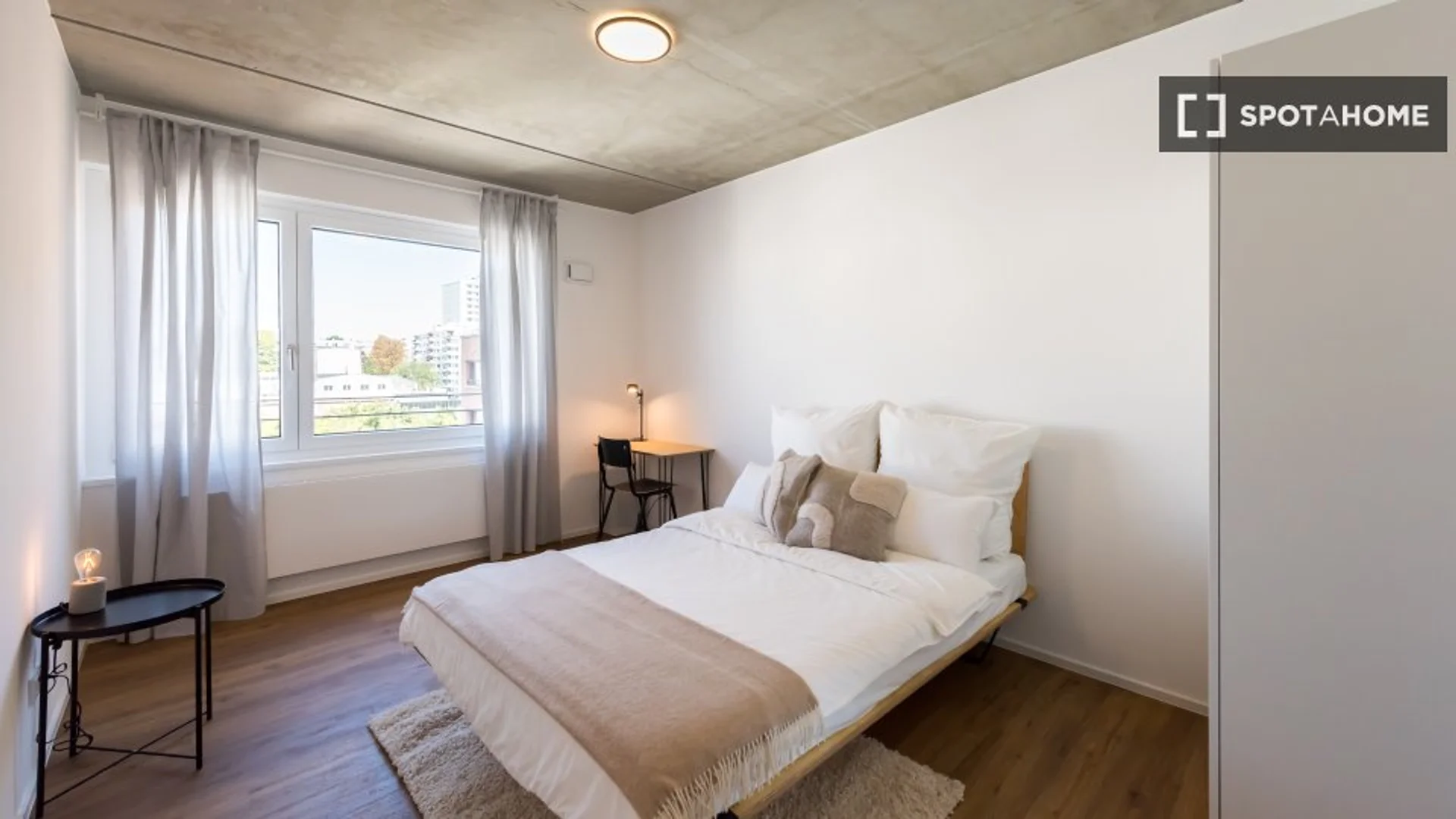 Student-friendly room in  with modern amenities