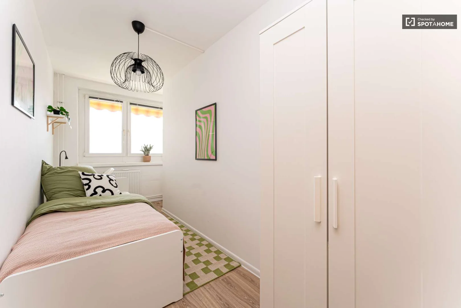 Habitación estudiantil económica con ubicación conveniente en 
