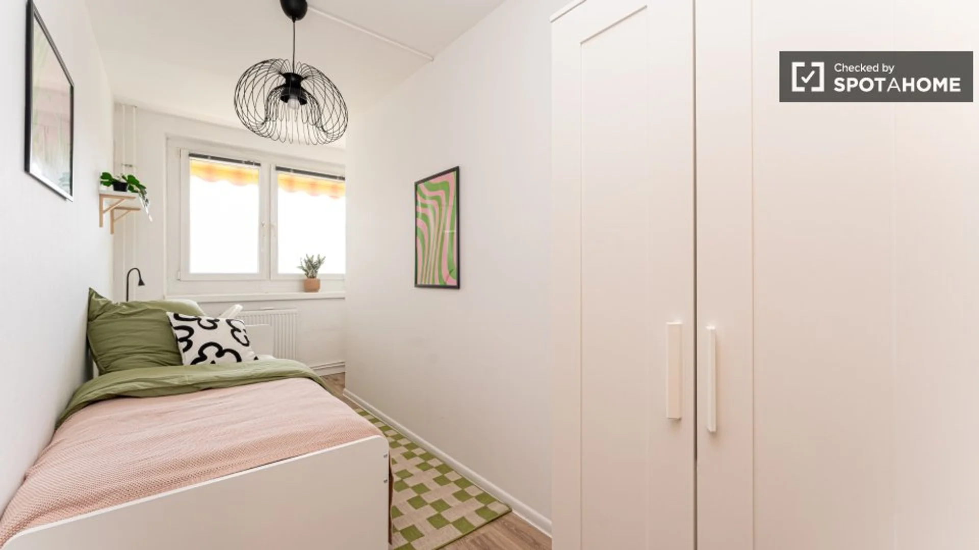 Habitación estudiantil económica con ubicación conveniente en 