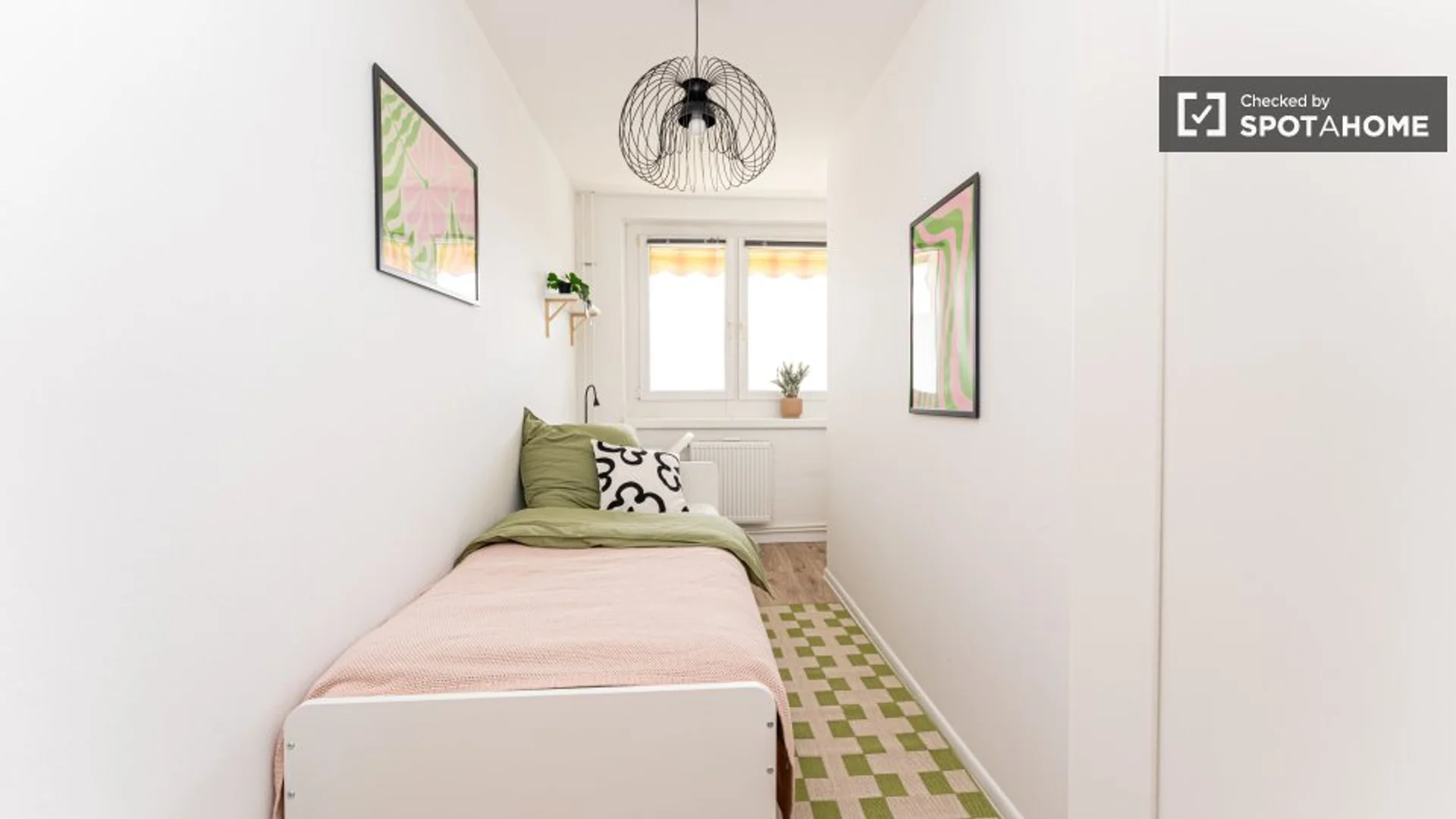 Habitación estudiantil amplia y cómoda en 