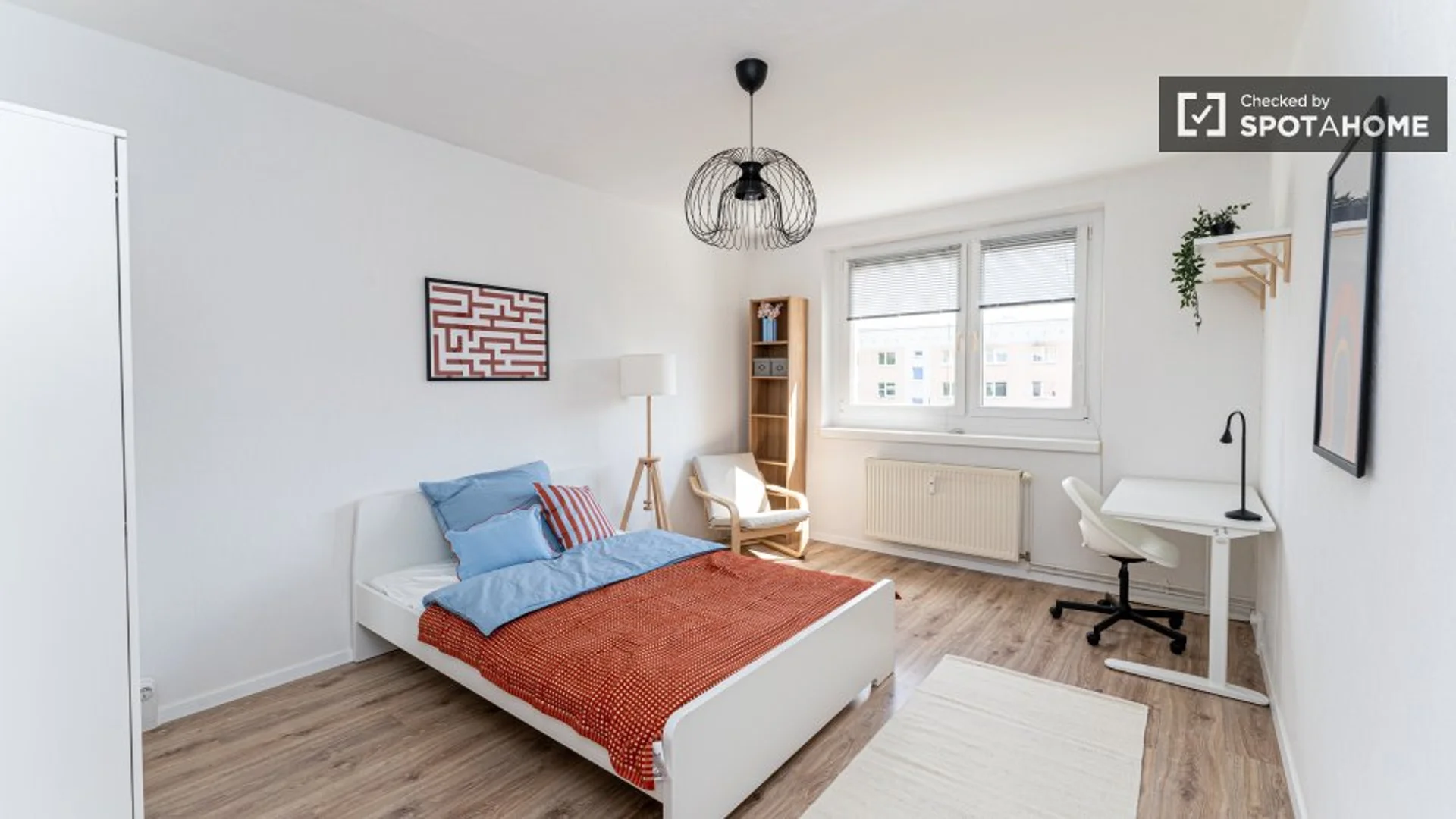 Economical student room with convenient location in 