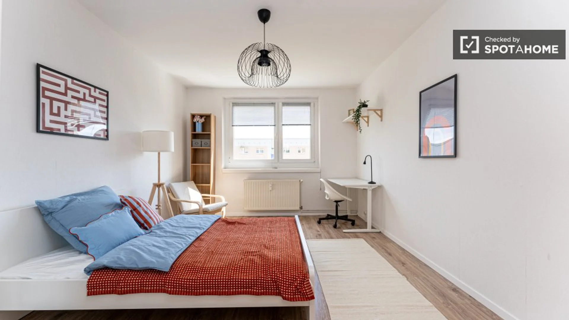 Cozy room for students available in 