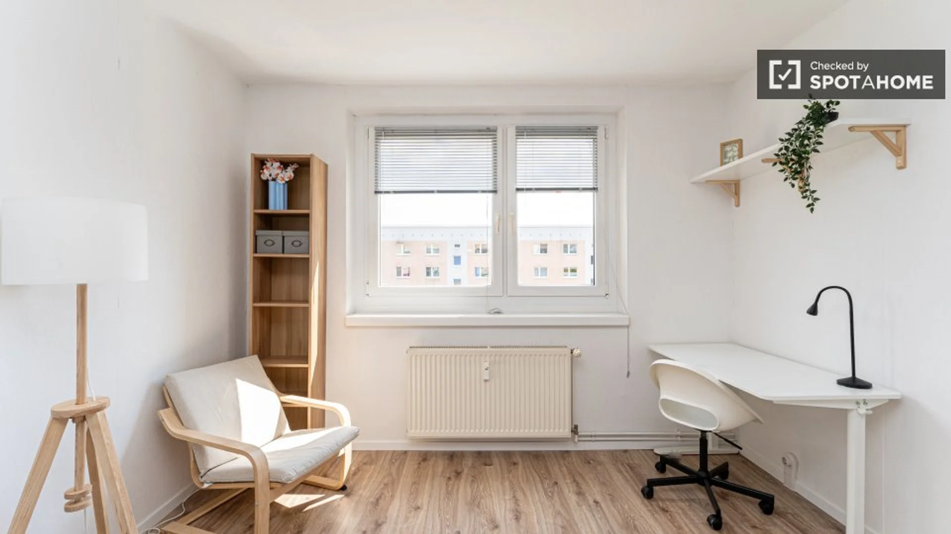 Student-friendly room in  with modern amenities