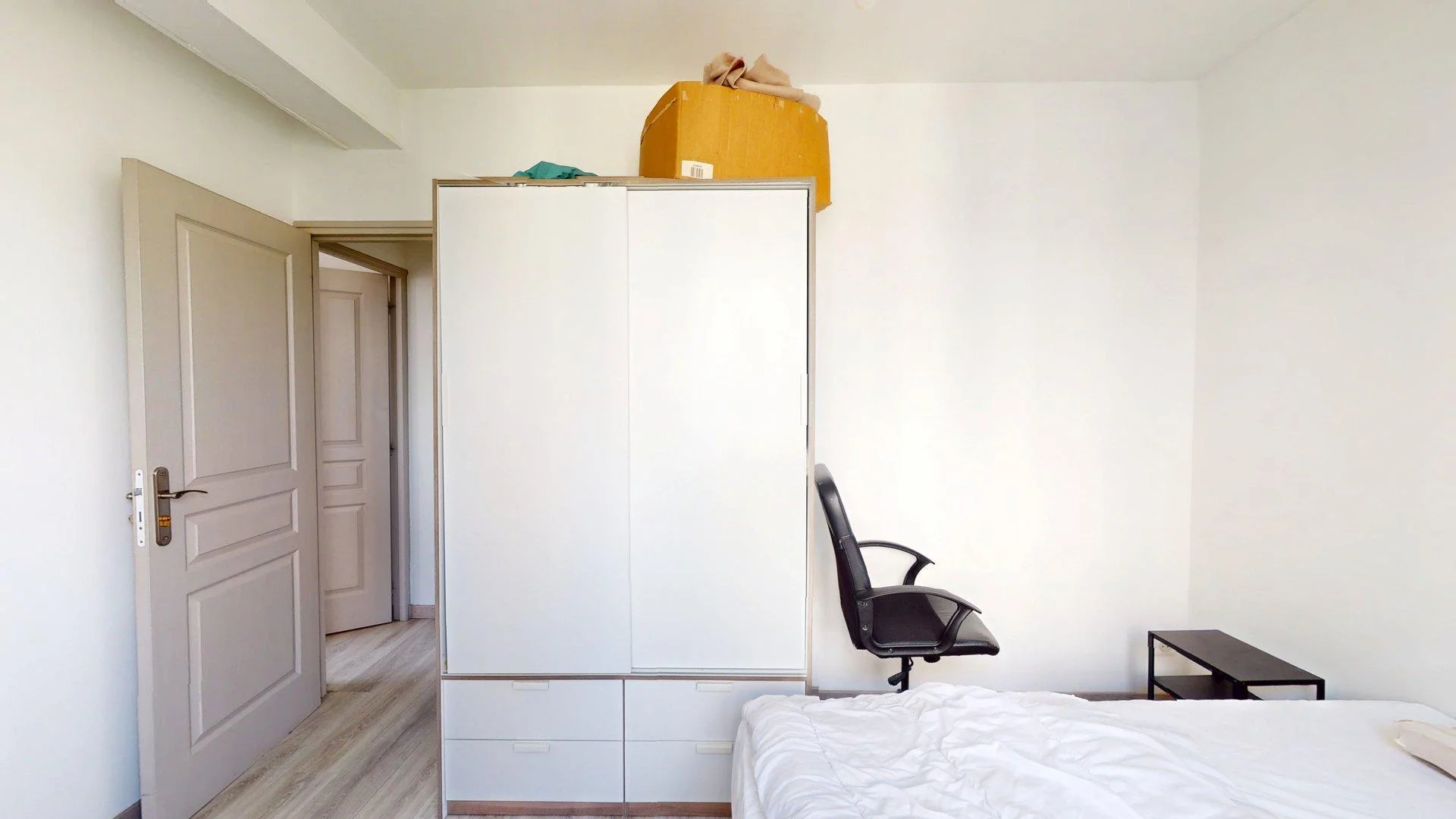 Quarto de estudante económico com localização conveniente em 