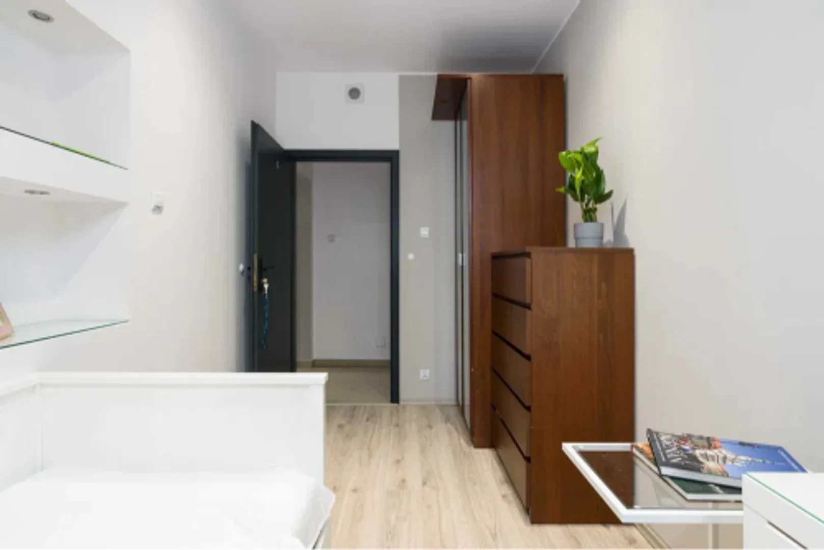 Functional student room perfect for studying in 