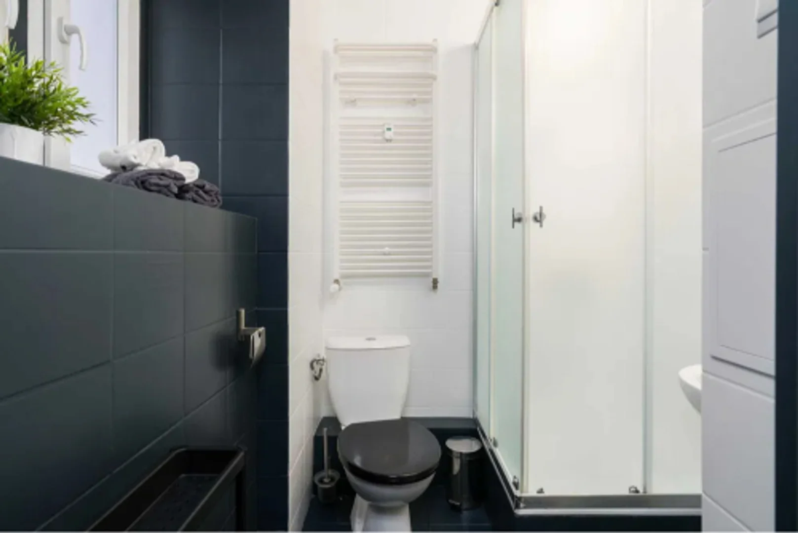 Economical student room with convenient location in 