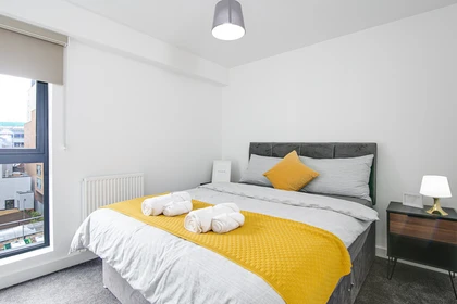 Quarto privado em Pershore St, imagem 19 de 20