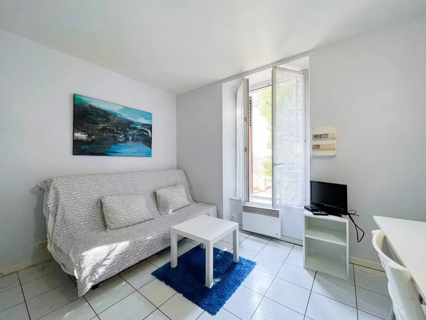 Student-friendly room in  with modern amenities