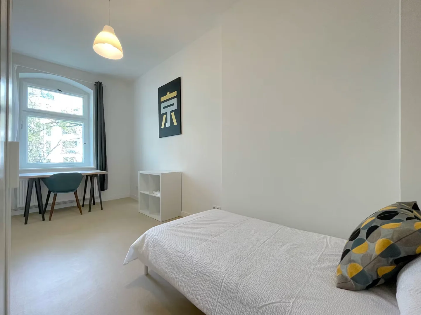 Funktionelles Studentenzimmer perfekt zum Studieren in