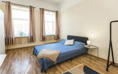 Cheap private room in {area}