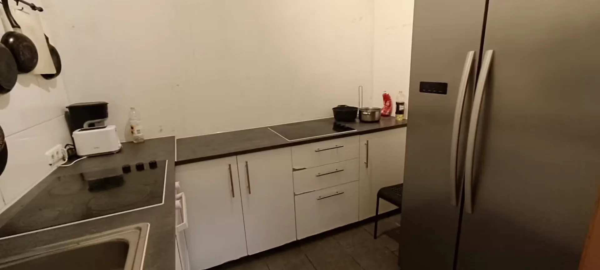 Room for rent in student apartment in , fully furnished