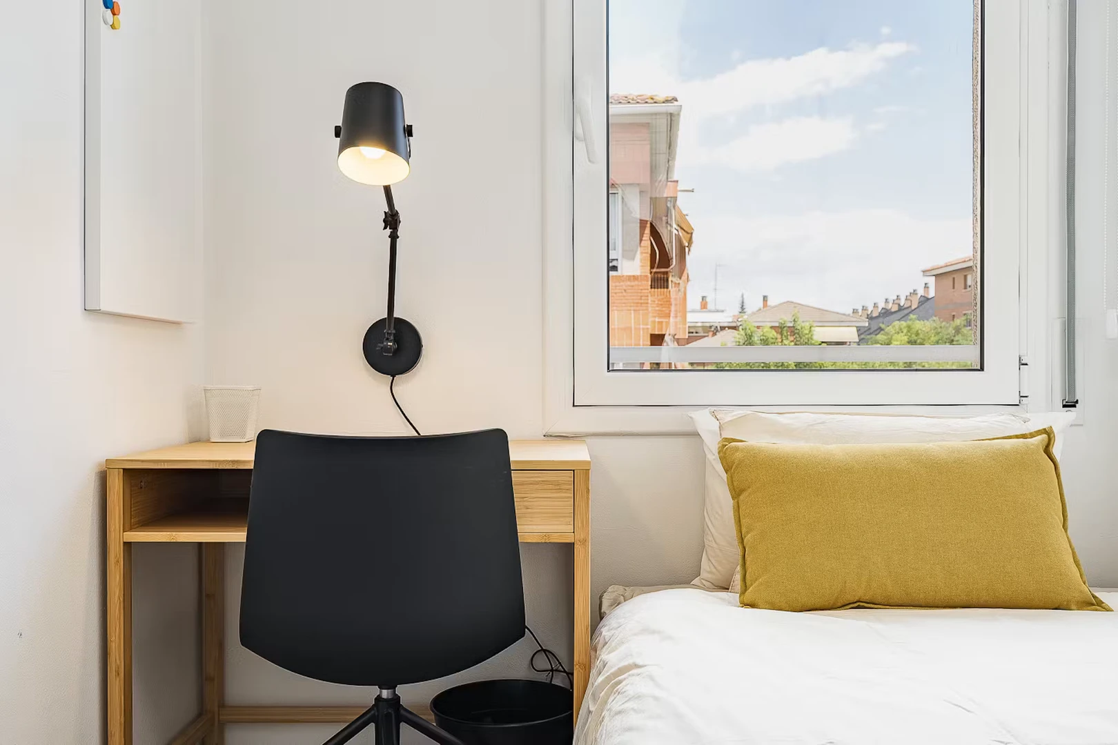 Helles und luftiges Studentenzimmer mit einfachem Zugang zur Universität in 