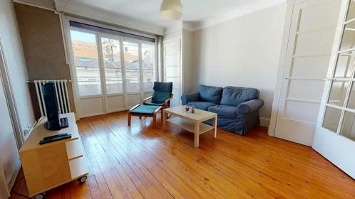 Logement entier à Rue Voltaire, Saint-Roch-Badouillère-Chavanelle, image 1 de 10